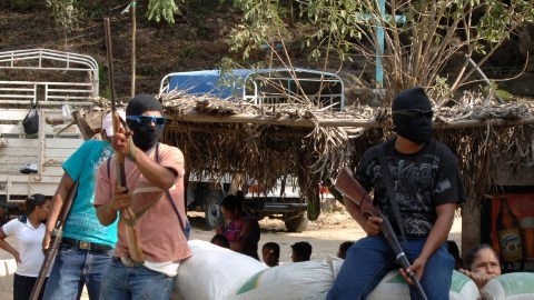 Hartazgo ante violencia cotidiana, aunado a indolencia oficial, ha hecho que en Costa Chica de Guerrero tomen la defensa armada en sus  manos.