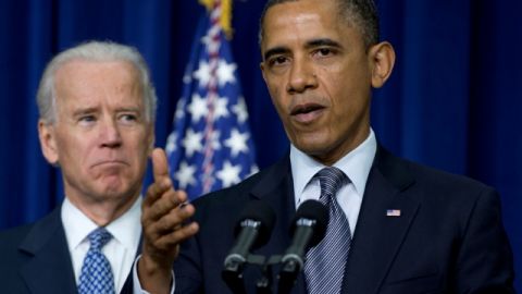El presidente Barack Obama, acompañado por el vicepresidente  Joe Biden, horas antes de iniciar su segundo mandato.