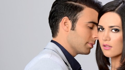 Jeancarlos Canela y Mónica Spear son la pareja estelar de 'Pasión Prohibida', que se estrena mañana martes.