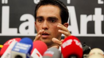 Alberto Contador habla en su más reciente conferencia de prensa.
