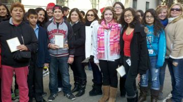 Grupo de estudiantes hispanos que vinieron a la toma de posesión de Obama desde Tucson, Arizona.