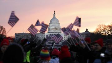 Miles de personas se han dado cita en Washington para formar parte de la historia durante la juramentación a su segundo mandato del presidente Barack Obama.