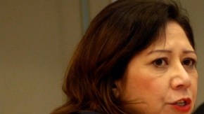 Hilda Solis recibió reconocimiento ayer en Washington.