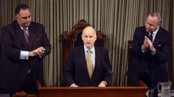 El gobernador de California, Jerry Brown,llama a sesión especial para comenzar con la reforma de salud.