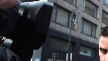 Justicia y reparación de víctimas están pendientes en el caso Cassez, afirma la Comisión de los Derechos Humanos del DF. En la foto, Isabel Miranda de Wallace y Ezequiel Elizalde, agraviados.