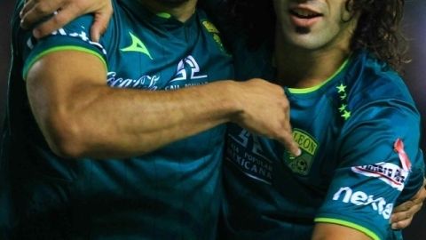 Sebastián Maz (izq.) y Matías Britos buscarán hacer daño hoy en La Comarca para llevarse la victoria y los tres puntos al Bajío.