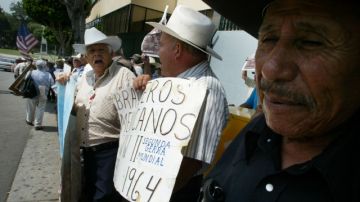 Protestas de braceros ante el Consulado de México en Los Ángeles.