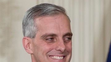 Hay nombres en el nuevo Gobierno de Barack Obama, que llegan, se quedan o se van. En la foto, el nuevo jefe de gabinete Denis McDonough.