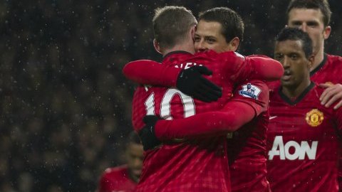 Javier "Chicharito" Hernández colaboró con dos goles para el Manchester United