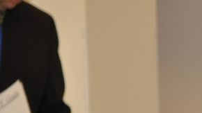 Andrew Sagartz durante uno de los programas de ayuda.  