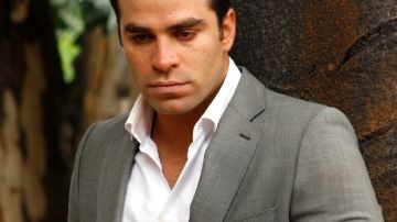 Alejandro Nones protagoniza 'Corona de lágrimas' junto a Victoria Ruffo y Maribel Guardia.
