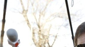 El doctor Eufemiano Fuentes, que es  acusado en la Operación Puerto, atiende a los medios de comunicación, ayer, a su salida  del juzgado.