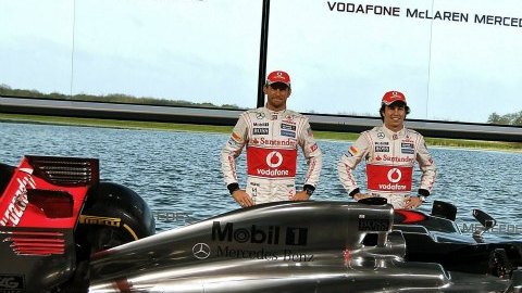 Jeson Button y Sergio Pérez dan a conocer el monoplaza MP4-28, de McLaren