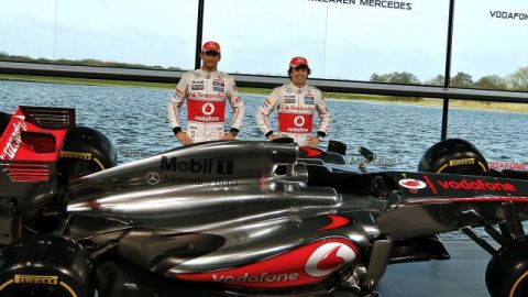 Jeson Button y Sergio Pérez dan a conocer el monoplaza MP4-28, de McLaren