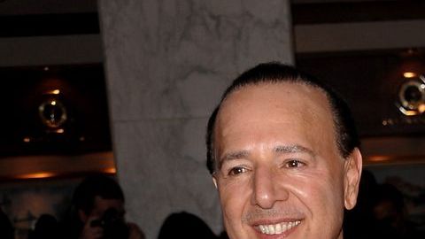 Tommy Mottola, el esposo de Thalía, explica el apoyo de su disquera a Michael Jackson.