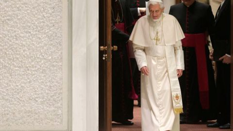 En un telegrama enviado desde El Vaticano al arzobispo Norberto Rivera, el Papa Benedicto XVI se dijo “vivamente apenado” por explosión en Torre de Pemex.