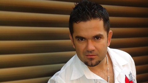 Roberto Junior y su Bandeño estrenan "El coco no".