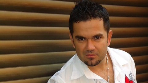 Roberto Junior y su Bandeño estrenan "El coco no".