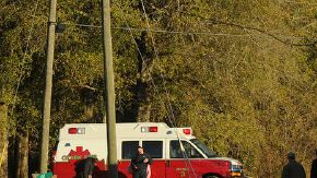 Jimmy Lee Dykes, veterano de Vietnam, mató el martes a tiros al conductor de un autobús escolar y se llevó a la víctima. En la foto, autoridades en la zona donde se mantiene el hombre con el menor..