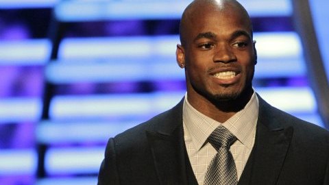 Adrian Peterson, corredor estelar de los Vikings, es el Jugador Más Valioso