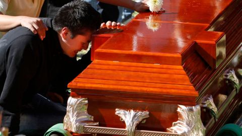 A por lo menos 34 aumentó el número de muertos por la explosión en el edificio de Pemex en Ciudad de México.