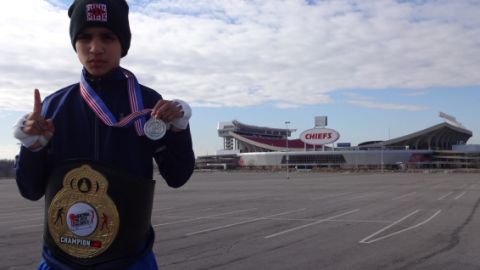 Judah Rodríguez, de Houston, ganó el campeonato nacional de boxeo de los Guantes de Plata en Kansas City.