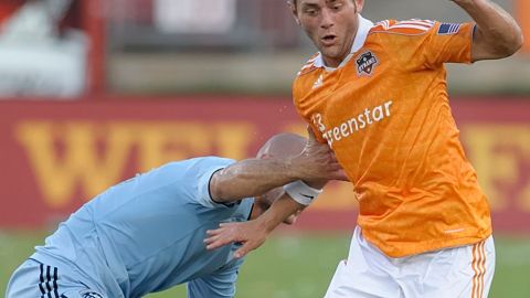 Brad Davis, mediocampista del Dynamo, fue convocado a la selección de Estados Unidos para encarar a Honduras en el primer juego del Hexagonal final de Concacaf rumbo al Mundial Brasil 2014.
