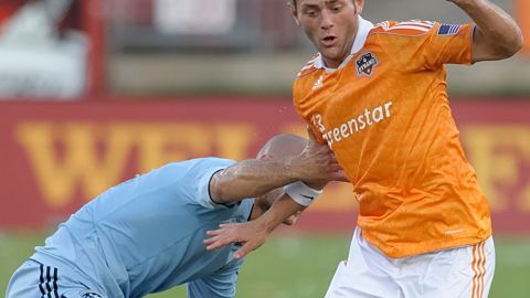 Brad Davis, mediocampista del Dynamo, fue convocado a la selección de Estados Unidos para encarar a Honduras en el primer juego del Hexagonal final de Concacaf rumbo al Mundial Brasil 2014.