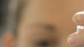 La Administración de Medicamentos y Alimentos (FDA) acaba de aprobar un tipo de vacuna nuevo contra la influenza.