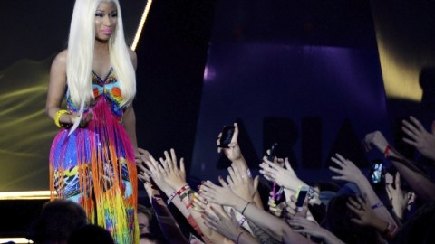 Nicki Minaj cree que hay motivos por su ausencia en las nominaciones a los Grammy.
