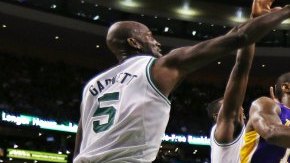 Celtics de Boston hilaron seis triunfos, tras vencer 116-95 a Lakers de Los Angeles