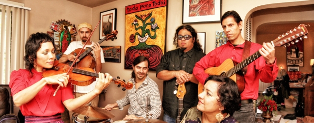 La agrupación Quetzal,  una banda del este de Los Ángeles, fue nominada al premio Grammy.
