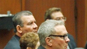 Los acusados, los cinco exconcejales  de Bell, escucharon el testimonio en su contra del exconcejal Luis Velez.