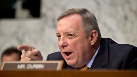 El senador Dick Durbin es uno de los cuatro demócratas que presentó junto a cuatro republicanos una propuesta de reforma que condicionaría la naturalización de los indocumentados.