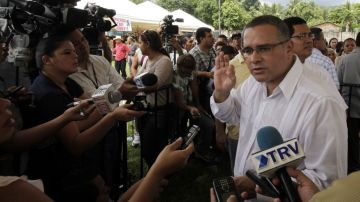 El presidente de El Salvador, Mauricio Funes, sancionó la ley que permite el voto a salvadoreños en el exterior.