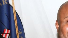 “Los llaman 'wetbacks' en su cara y los degradan en frente de sus compañeros policías de otras etnias... No estoy impresionado”. Christopher Donner,  en su 'Manifiesto' de Facebook.