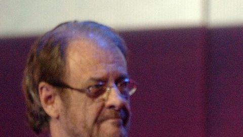 El cantautor español Luis Eduardo Aute quiere grabar un nuevo disco en vivo con el cubano Silvio Rodríguez.