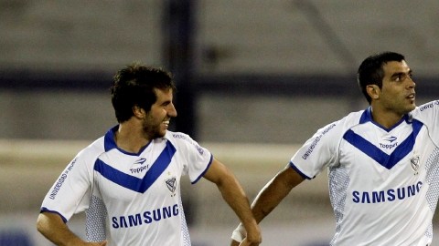 Los jugadores  Augusto Fernández (der.) y  Francisco Cerro son parte importante del funcionamiento del Vélez Sarsfield.