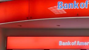 El sospechoso intentó detonar explosivos frente a una sucursal de Bank of America en Oakland.