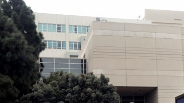 En el Centro Médico  de UCLA están internadas las dos mujeres que fueron heridas de bala por agentes de LAPD.