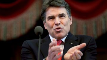 El gobernador de Texas y excandidato  presidencial Rick Perry no ha hecho referencia al debate sobre una posible reforma migratoria.