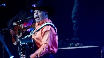Intocable actuó el sábado  en LA. En la foto, Ricky Muñoz, su cantante.