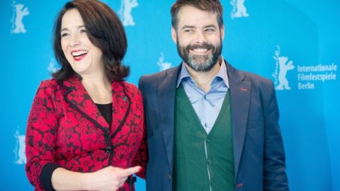 El director Sebastián Lelio y la actriz Paulina García en Berlín tras presentar su filme 'Gloria'.