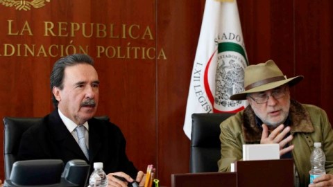 El coordinador del PRI en el Senado de la República, Emilio Gamboa Patrón, recibió al líder del Movimiento por la Paz con Justicia y Dignidad, Javier Sicilia.