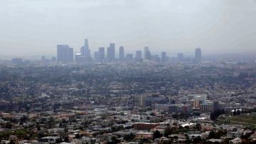 Una nube de aire contaminado sobre la ciudad de Los Ángeles.