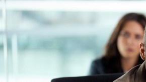 Anthony Edwards en una escena de la serie 'Zero Hour', que se estrena el jueves.