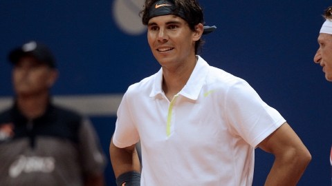 Rafael Nadal (izq.) y el argentino  David Nalbandián cambian impresiones antes de su partido de dobles, ayer, previo al Abierto de Brasil.