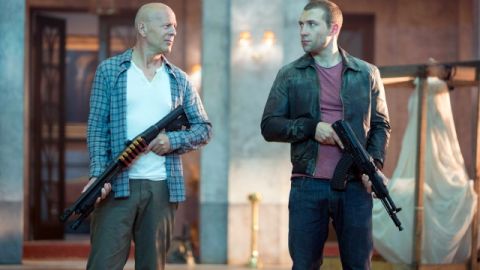 Bruce Willis (izq.)  es John McClane y Jai Courtney encarna a su hijo Jack en la quinta entrega de 'Die Hard',  'A Good Day to Die Hard', que se estrena mañana.