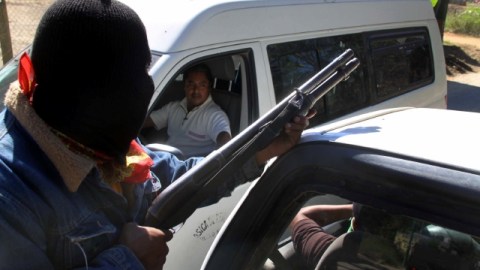 La 'policía comunitaria' del municipio de Santos Reyes Nopala realizan recorridos de vigilancia.