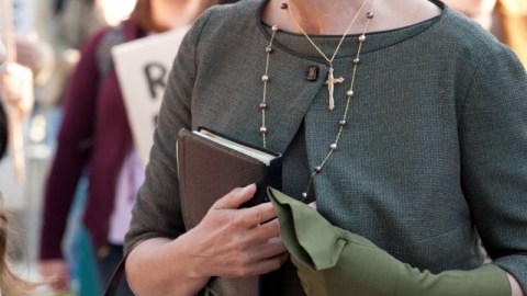 Emma Thompson es Mrs. Lincoln en la cinta romántica 'Beautiful Creatures', que se estrena hoy en cines.